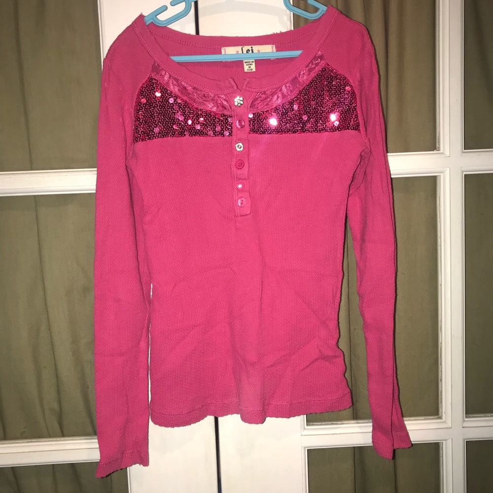 lei long sleeved sz M(7/8)